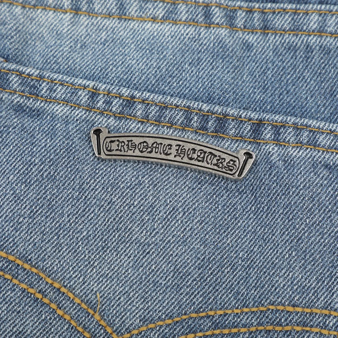 P230 Chrome Hearts CH/Chrome Hearts classic blue and white cross-patterned leather jeans. Original purchase and patterning. Really restores the ultimate texture of Vintage. Special Italian cowhide print and then cut. Customized three-layer thick line leather of sheepskin. The whole body is spliced in heavy water washing process. Craftsmen hand-splash ink. You can see the details. Three-dimensional cutting version. Loose and comfortable. Not flattering on the figure. Makes you taller and slimmer. Factory Seiko. Original quality control. Same style for men and women. Can be matched with couples. Versatile recommendation. Essential jeans for all seasons Color: blue Size: 28-36 (S-XXL)
